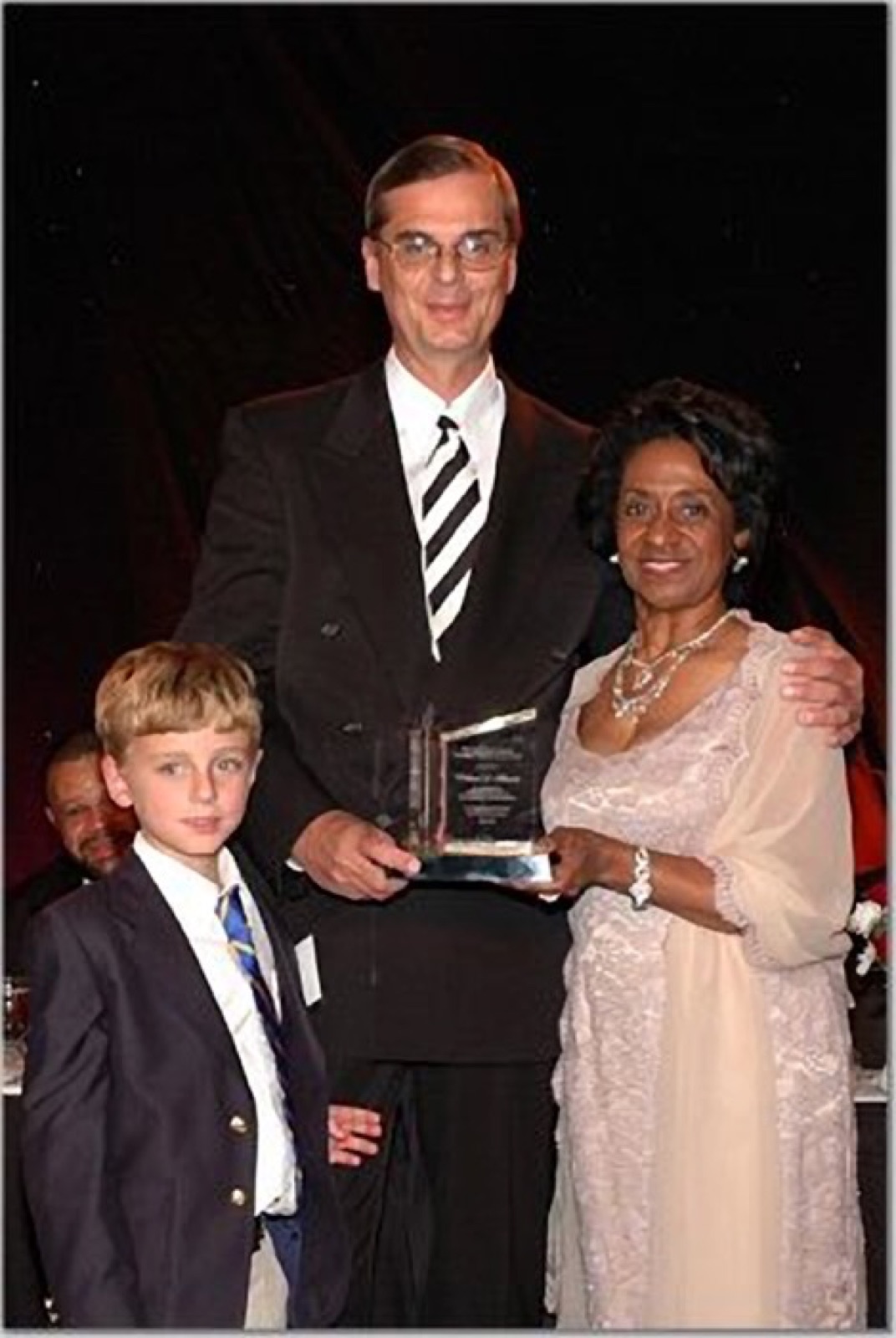 William Miecuna receiving a Neighborhood Networks award for his HUD service